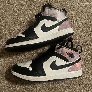 Girls Jordan 1 Mid SE Youth Size 3